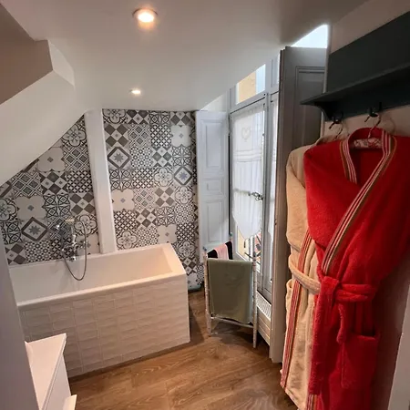 Chateau De * Cesny-aux-Vignes