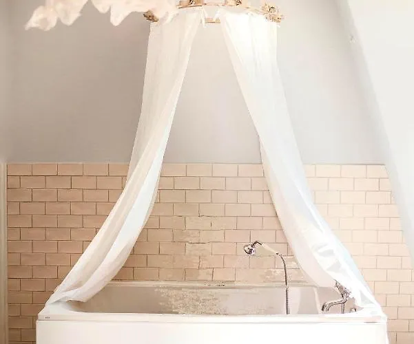 Chateau De Guest house *