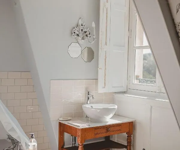 Chateau De * Cesny-aux-Vignes