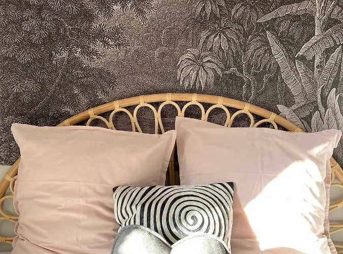 Chateau De * Cesny-aux-Vignes