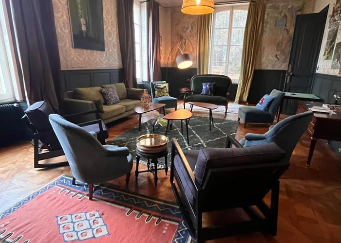 Chateau De * Cesny-aux-Vignes