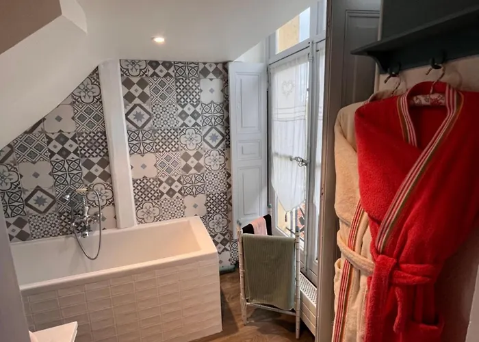 Chateau De * Cesny-aux-Vignes