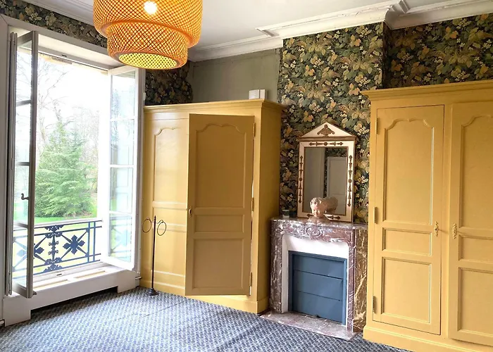 Chateau De * Cesny-aux-Vignes